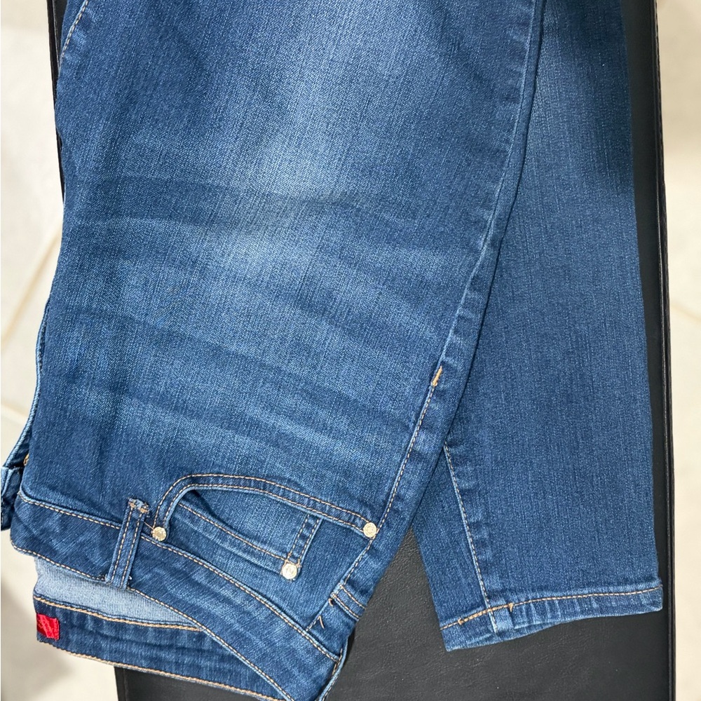 Jennifer Lopez skinny jeans 8s